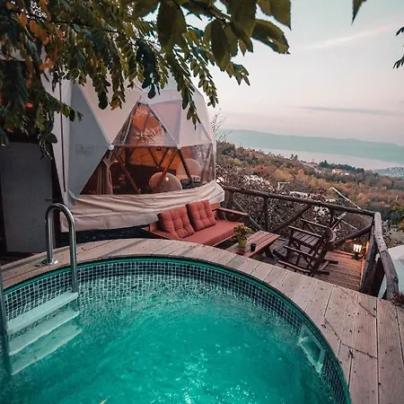 Dome Glamping