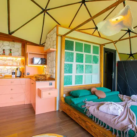 Bed & Breakfast Dome Glamping *