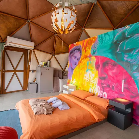 Dome Glamping Bed & Breakfast *