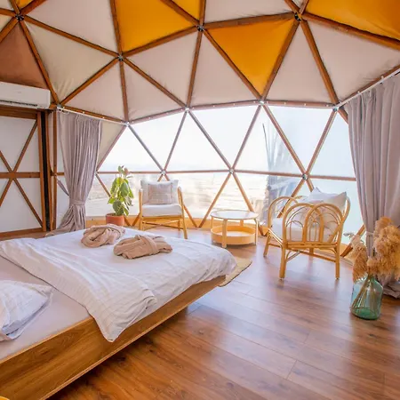 Dome Glamping