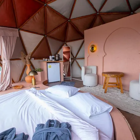 Bed & Breakfast Dome Glamping *