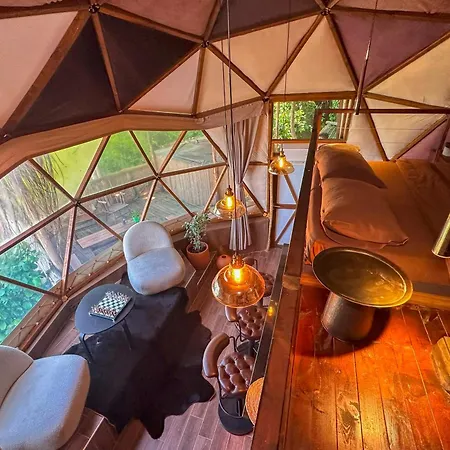 Bed & Breakfast Dome Glamping *