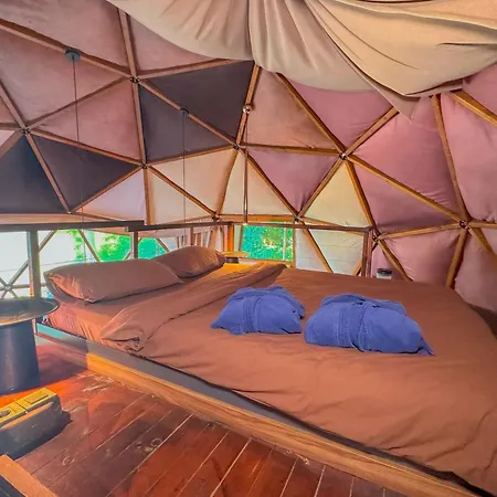 Dome Glamping Bed & Breakfast *