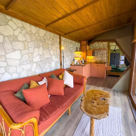 Bed & Breakfast Dome Glamping *