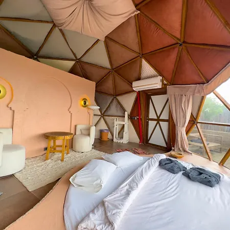 Bed & Breakfast Dome Glamping *