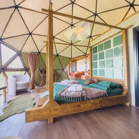 Dome Glamping Bed & Breakfast *