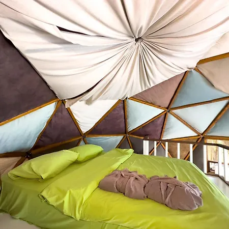 Dome Glamping Bed & Breakfast