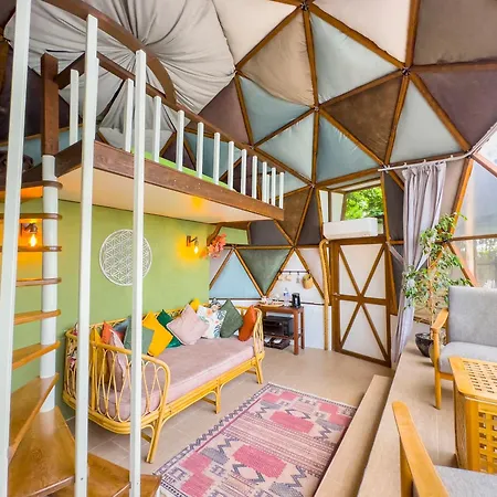 Dome Glamping