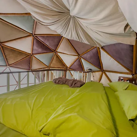 Bed & Breakfast Dome Glamping *