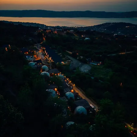 Dome Glamping Bed & Breakfast *