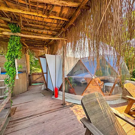 Bed & Breakfast Dome Glamping *