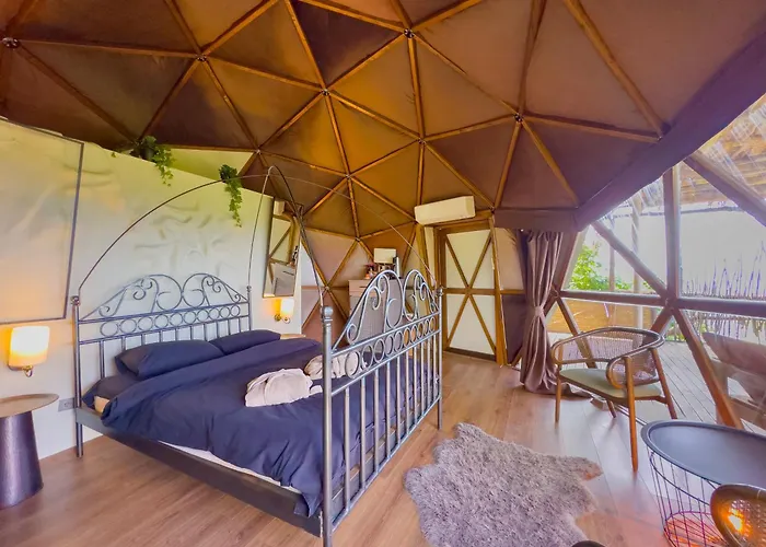 Dome Glamping 萨潘贾
